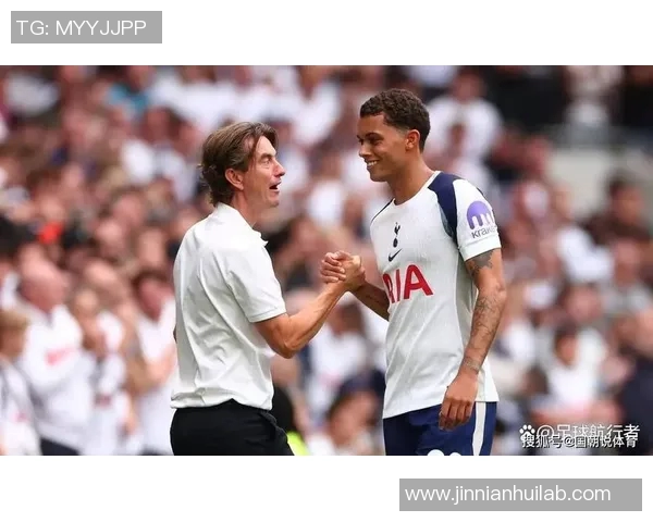 水晶宫即将以3500万签下布伦南约翰逊注册时间紧迫引发关注