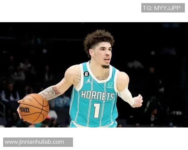 爱德华兹半场表现亮眼11投5中贡献14分1篮板1助攻1盖帽 爱德华兹半场表现亮眼11投5中贡献14分1篮板1助攻1盖帽