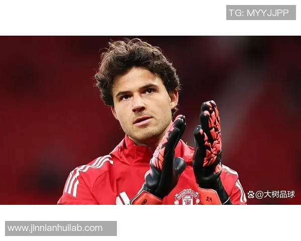 鲁尼批评斯洛特将索博安排在右后卫位置阿莫林若如此必遭严厉指责 鲁尼批评斯洛特将索博安排在右后卫位置阿莫林若如此必遭严厉指责